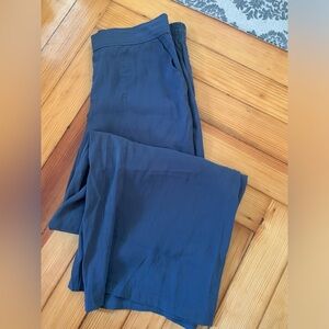 Nwt max studio lightweight pants, elastic waist in back. XL